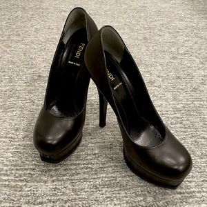 Fendi Fendista black leather heels